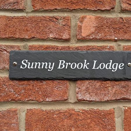 Cosy And Secluded Brook-Side Lodge Sleaford Exterior foto